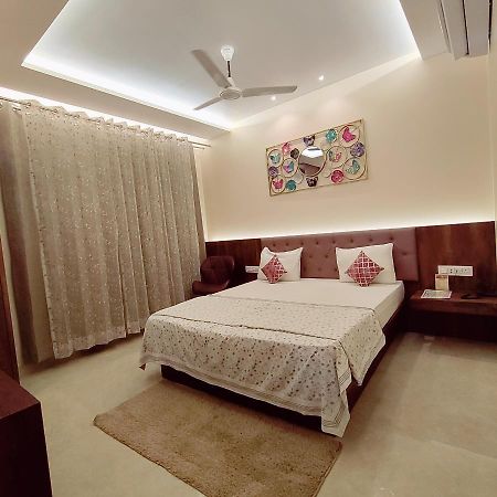 Hotel Luxuria Ludhiana Buitenkant foto