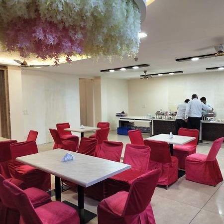 Hotel Luxuria Ludhiana Buitenkant foto