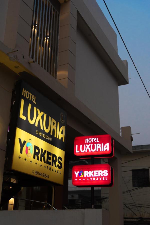Hotel Luxuria Ludhiana Buitenkant foto