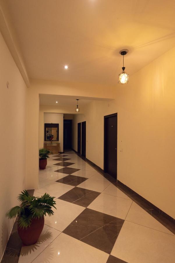Hotel Luxuria Ludhiana Buitenkant foto