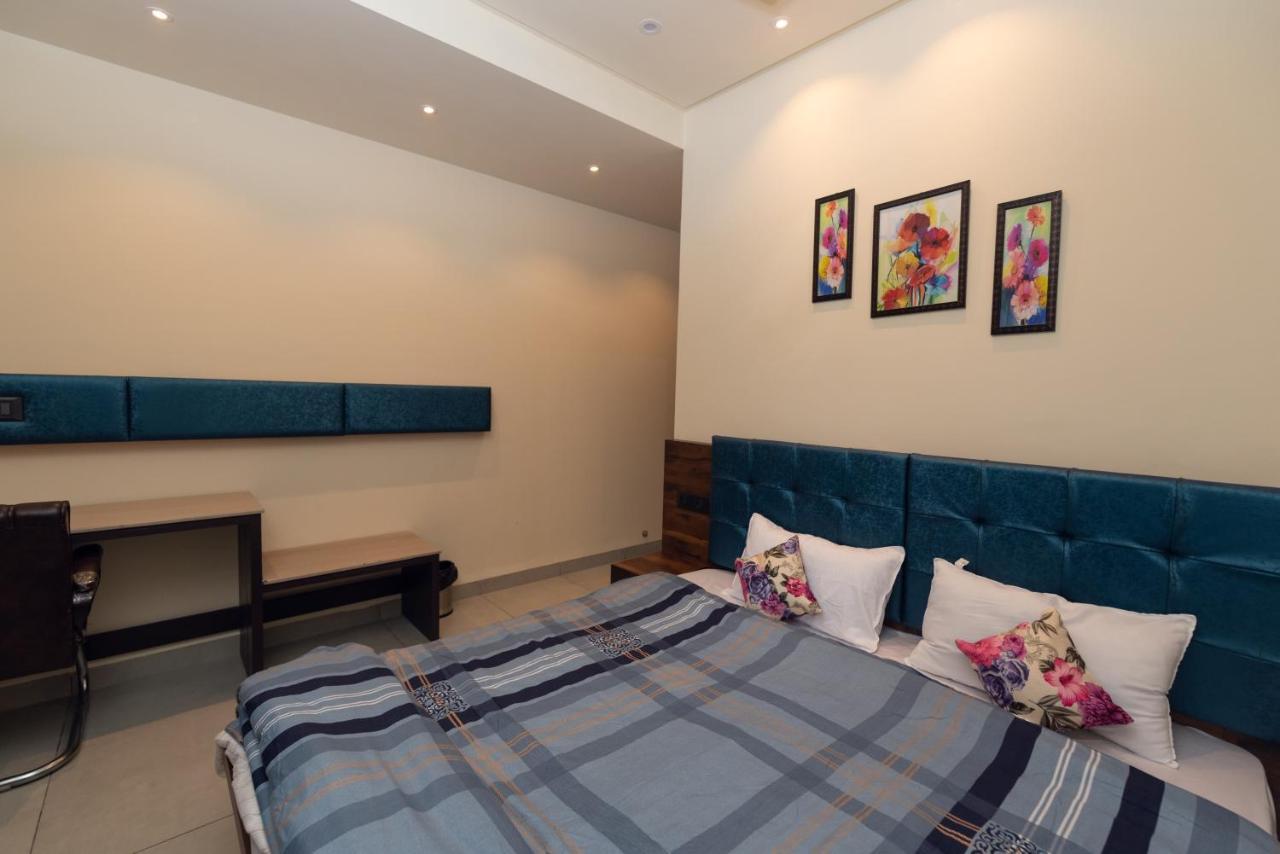 Hotel Luxuria Ludhiana Buitenkant foto
