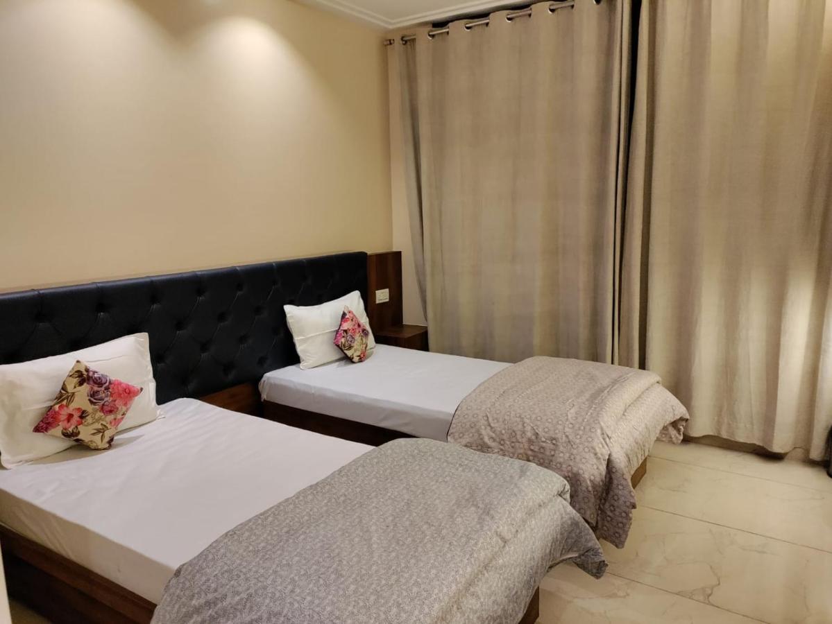 Hotel Luxuria Ludhiana Buitenkant foto