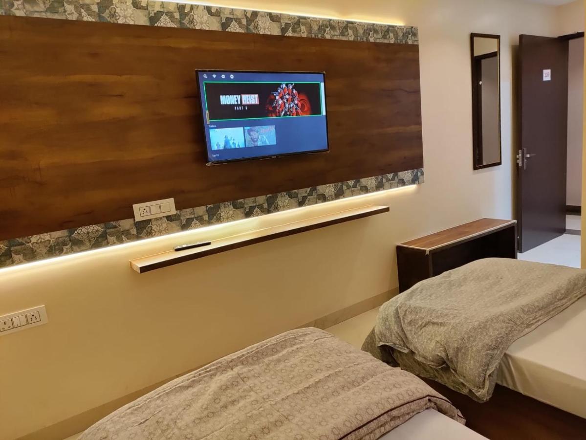 Hotel Luxuria Ludhiana Buitenkant foto