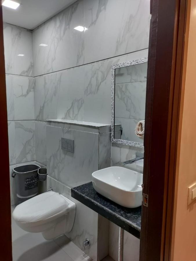 Hotel Luxuria Ludhiana Buitenkant foto