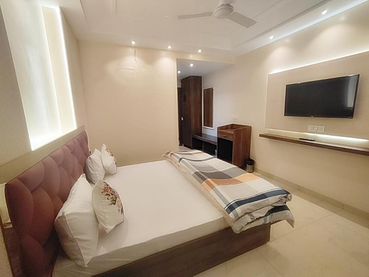 Hotel Luxuria Ludhiana Buitenkant foto