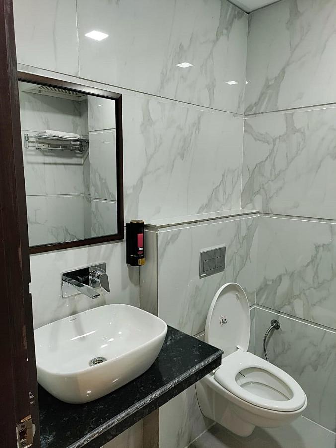 Hotel Luxuria Ludhiana Buitenkant foto