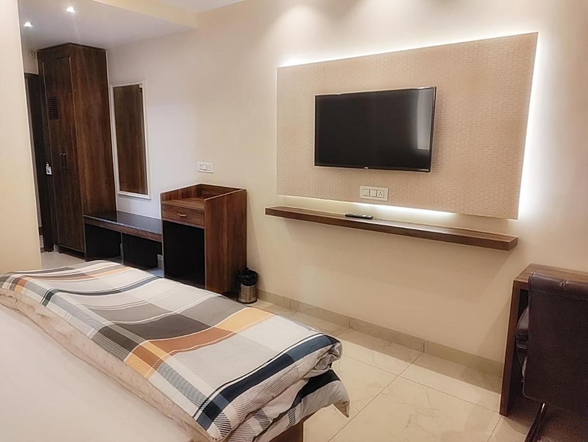 Hotel Luxuria Ludhiana Buitenkant foto