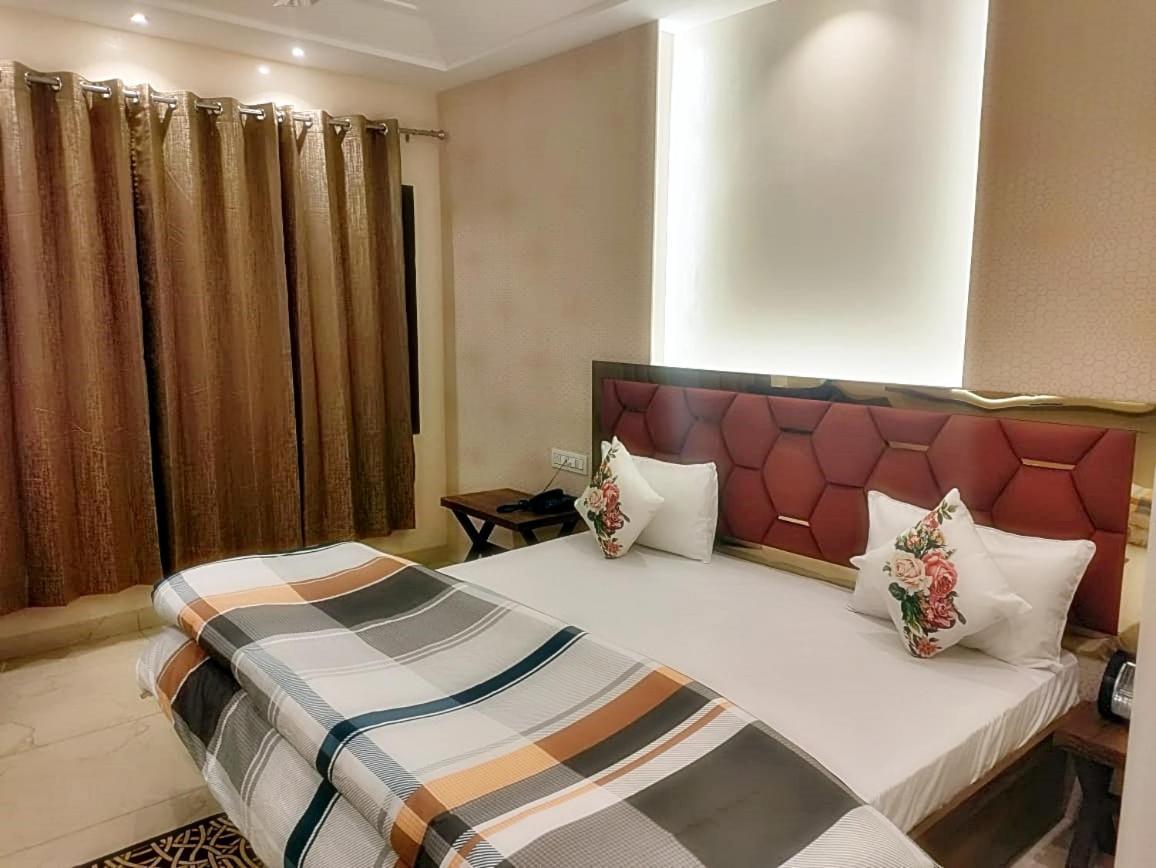 Hotel Luxuria Ludhiana Buitenkant foto