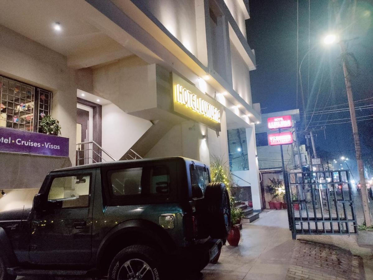 Hotel Luxuria Ludhiana Buitenkant foto
