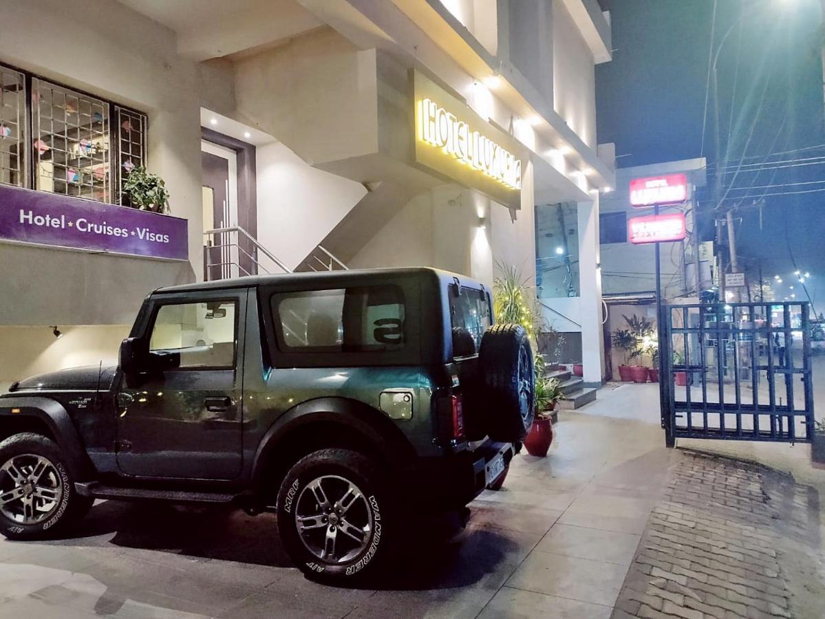 Hotel Luxuria Ludhiana Buitenkant foto
