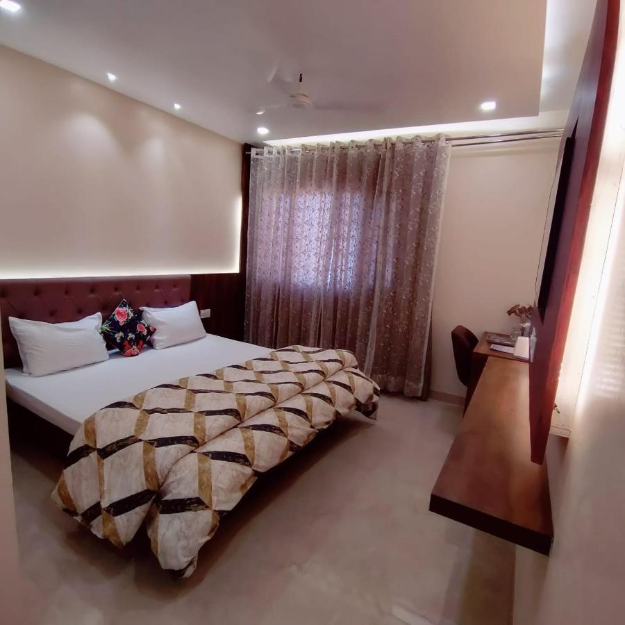 Hotel Luxuria Ludhiana Buitenkant foto