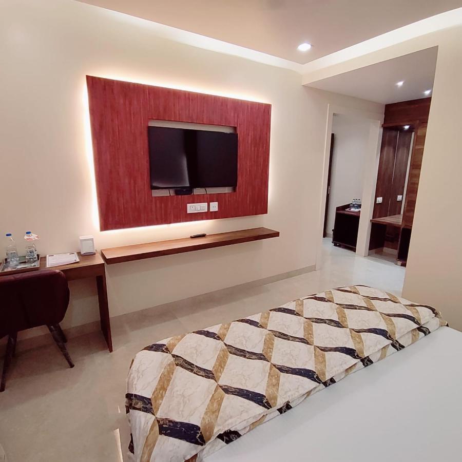 Hotel Luxuria Ludhiana Buitenkant foto