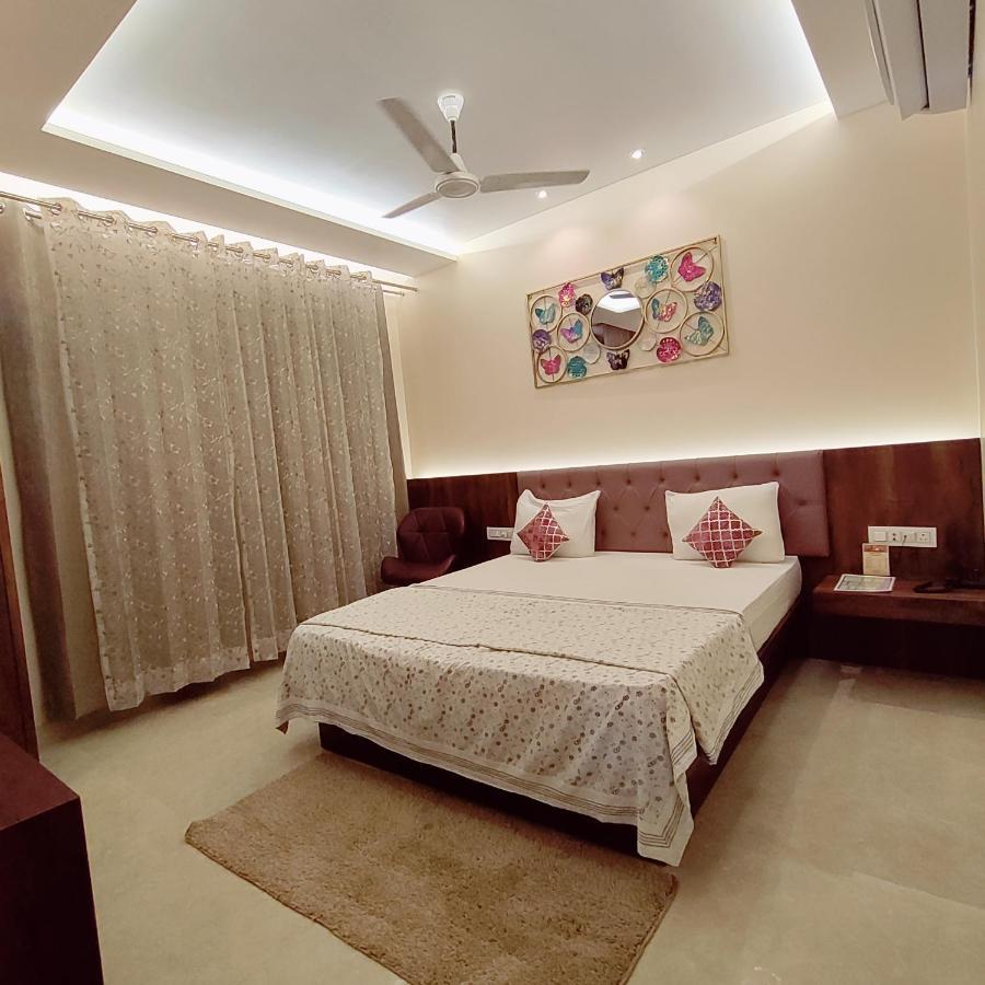 Hotel Luxuria Ludhiana Buitenkant foto