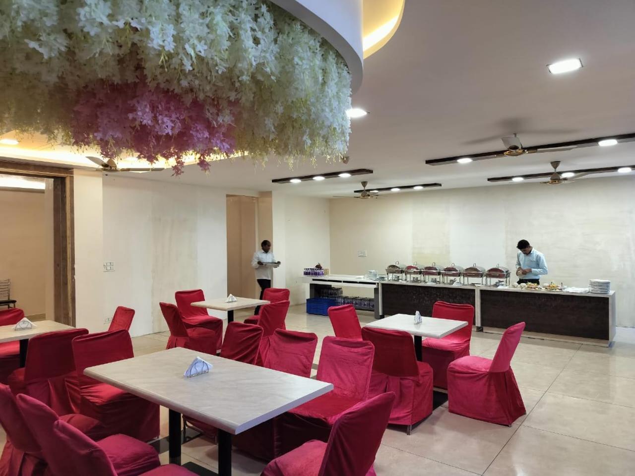 Hotel Luxuria Ludhiana Buitenkant foto