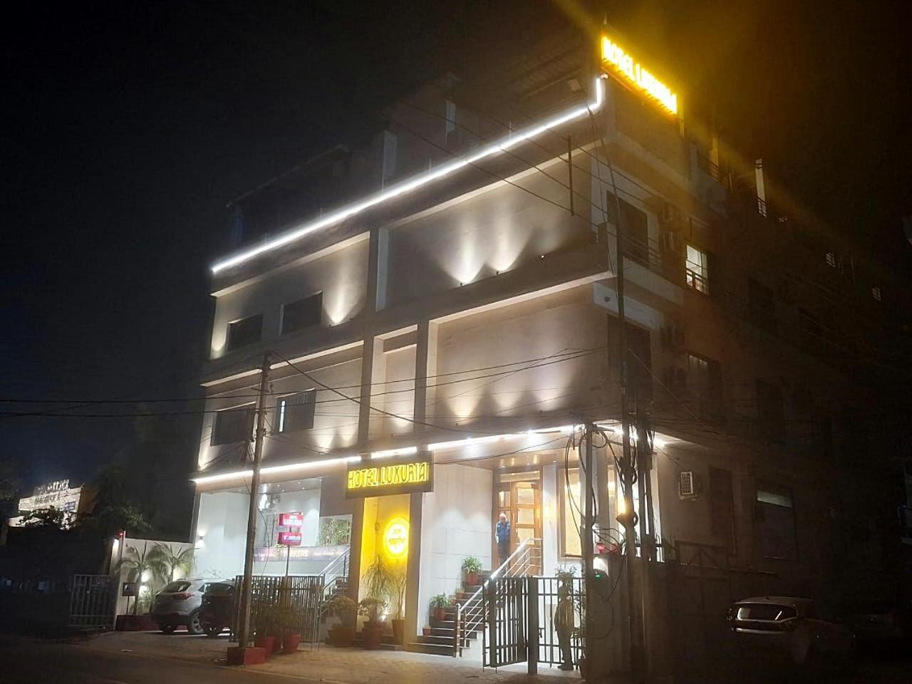 Hotel Luxuria Ludhiana Buitenkant foto