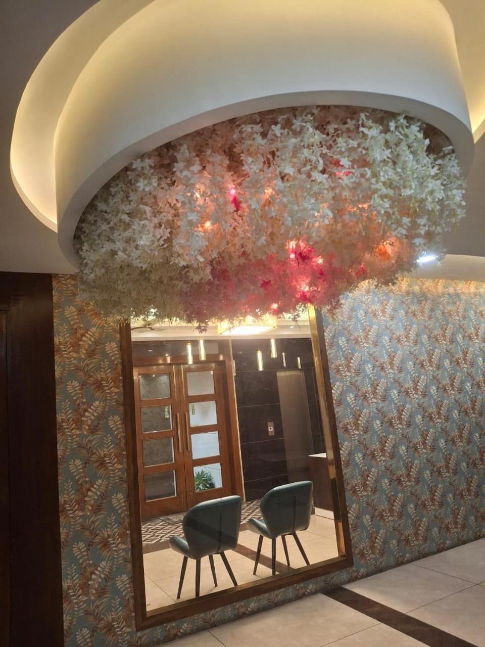 Hotel Luxuria Ludhiana Buitenkant foto