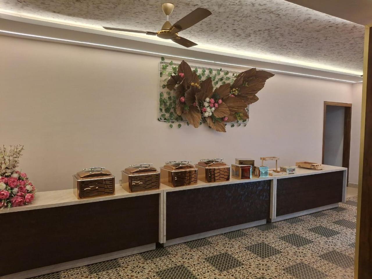 Hotel Luxuria Ludhiana Buitenkant foto